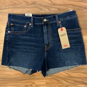 NWT LEVI’S HIGH RISE RAW HEM STRETCH DENIM SHORTS